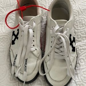 Off-White Vulcanized Low Top Sneakers
